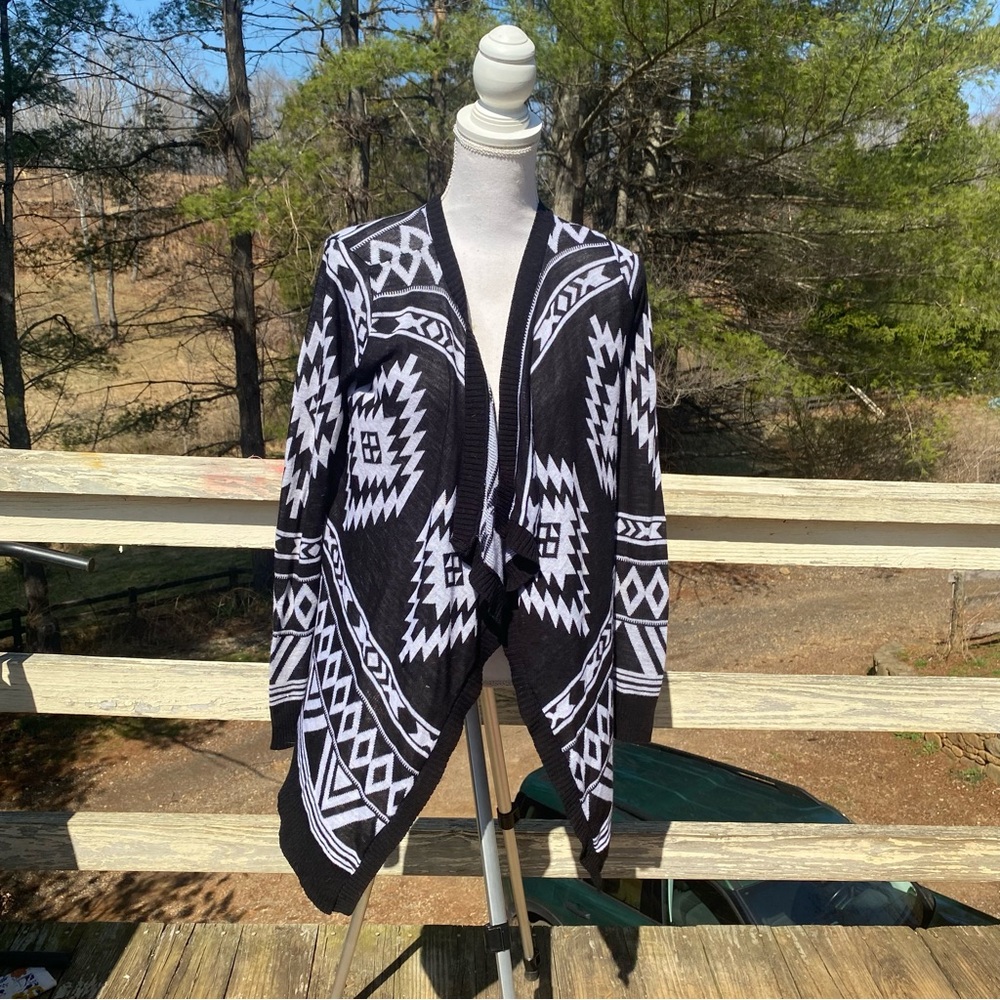 Almost Famous Black and White Geometric Cardigan